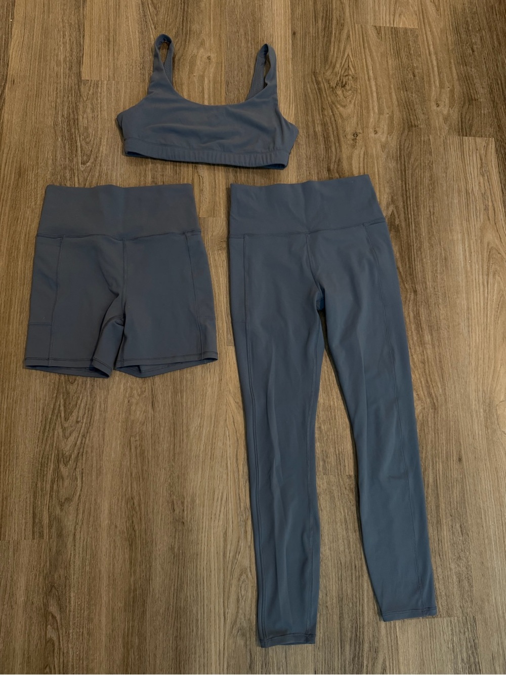 Vuori set!Women's High-Waist Leggings, Bike Shorts & Sports Bra Set. Grey / blue